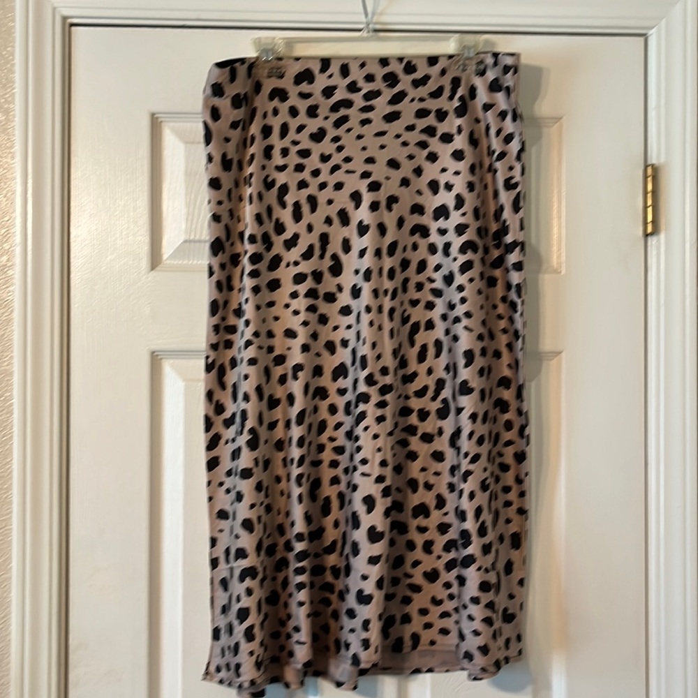 XL LEOPARD PRINT SATIN SKIRT ELASTIC WAIST MID LENGTH